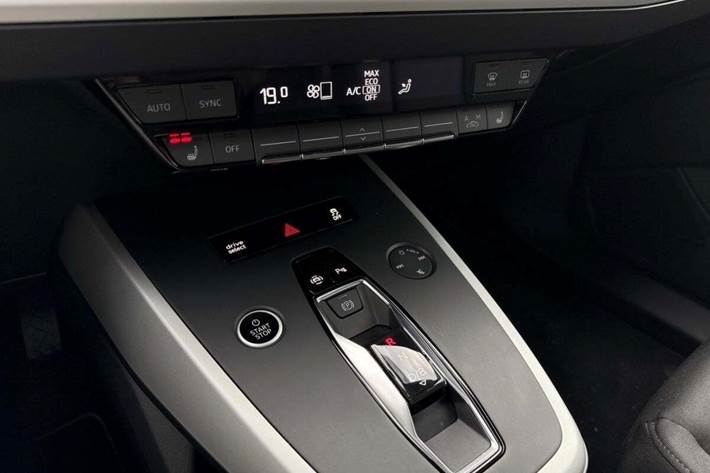 Grå Audi Q4 e-tron fra 2021