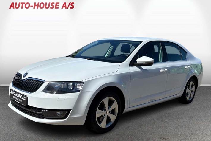 undefined Skoda Octavia fra 2017 set udefra
