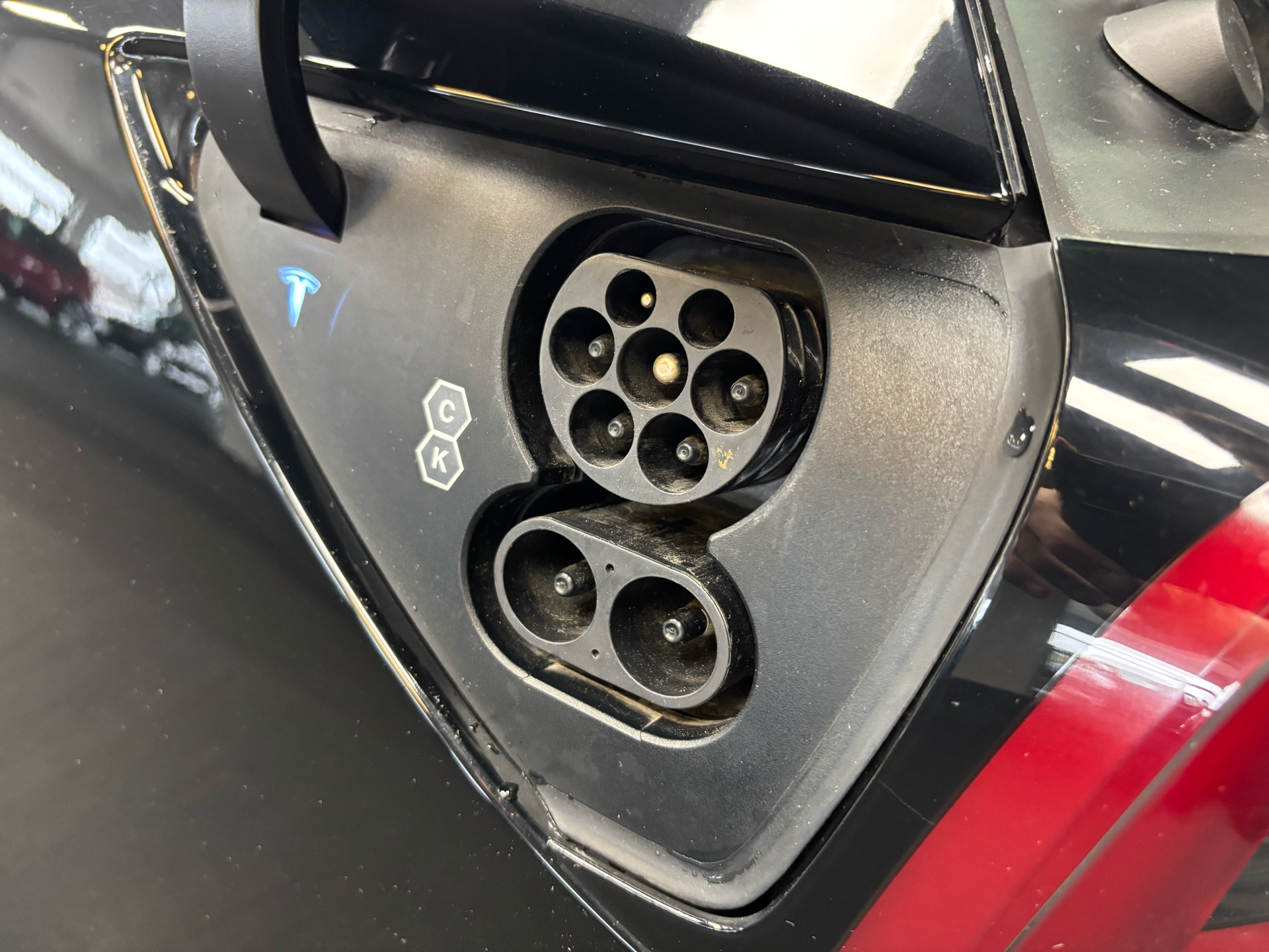 Sort Tesla Model Y fra 2022