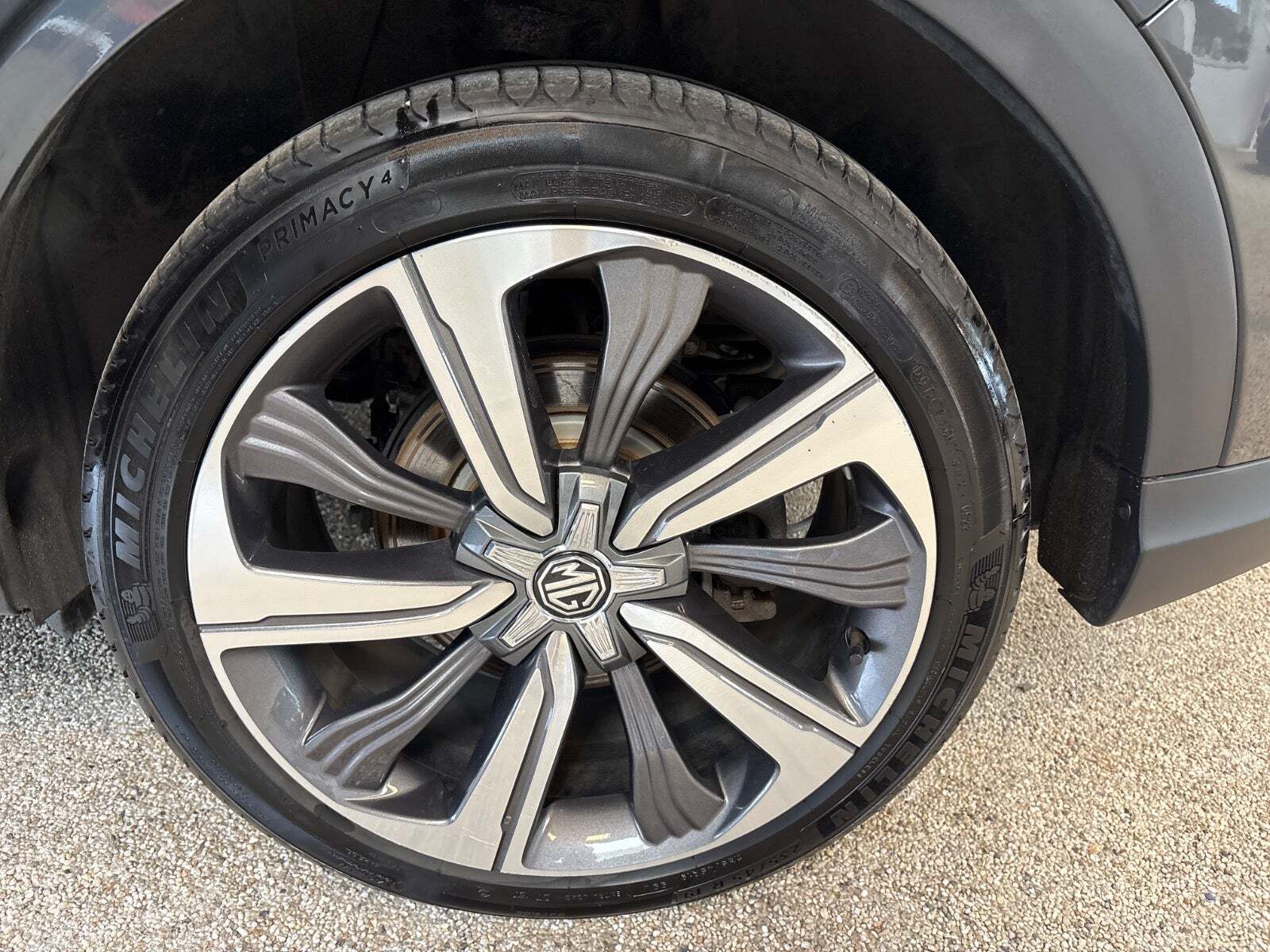 Grå MG Marvel R fra 2023