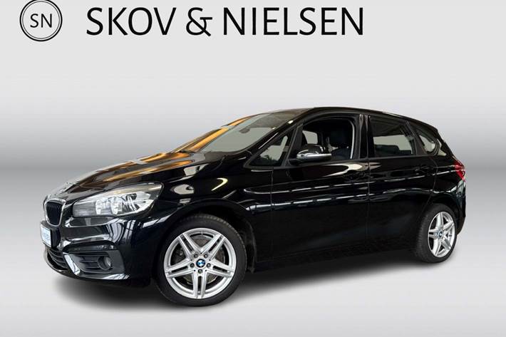 Sort BMW 220d fra 2017 set udefra