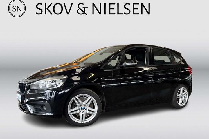 Sort BMW 220d fra 2017 set udefra