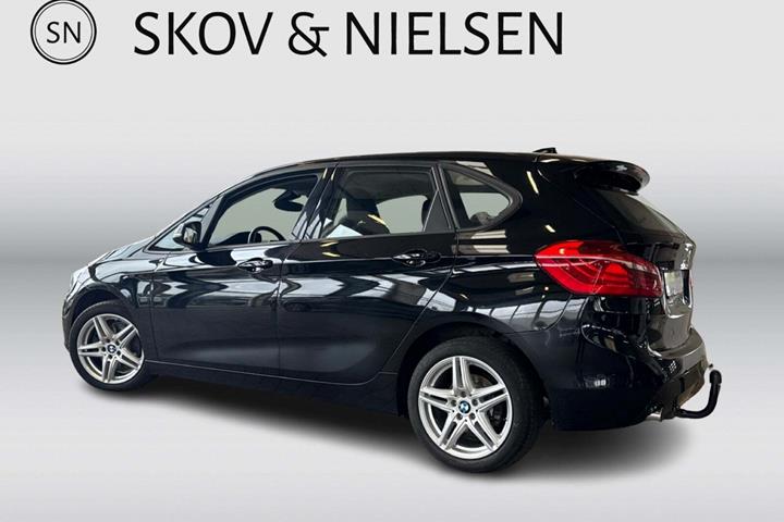 Sort BMW 220d fra 2017