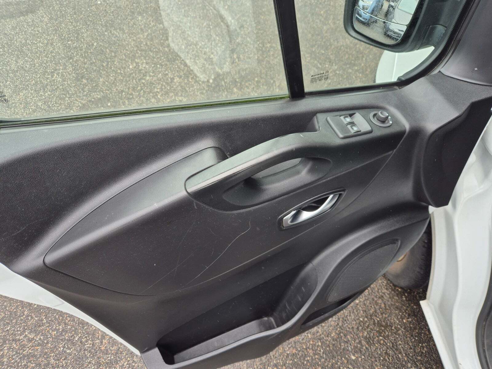 Hvid Renault Trafic T29 fra 2019
