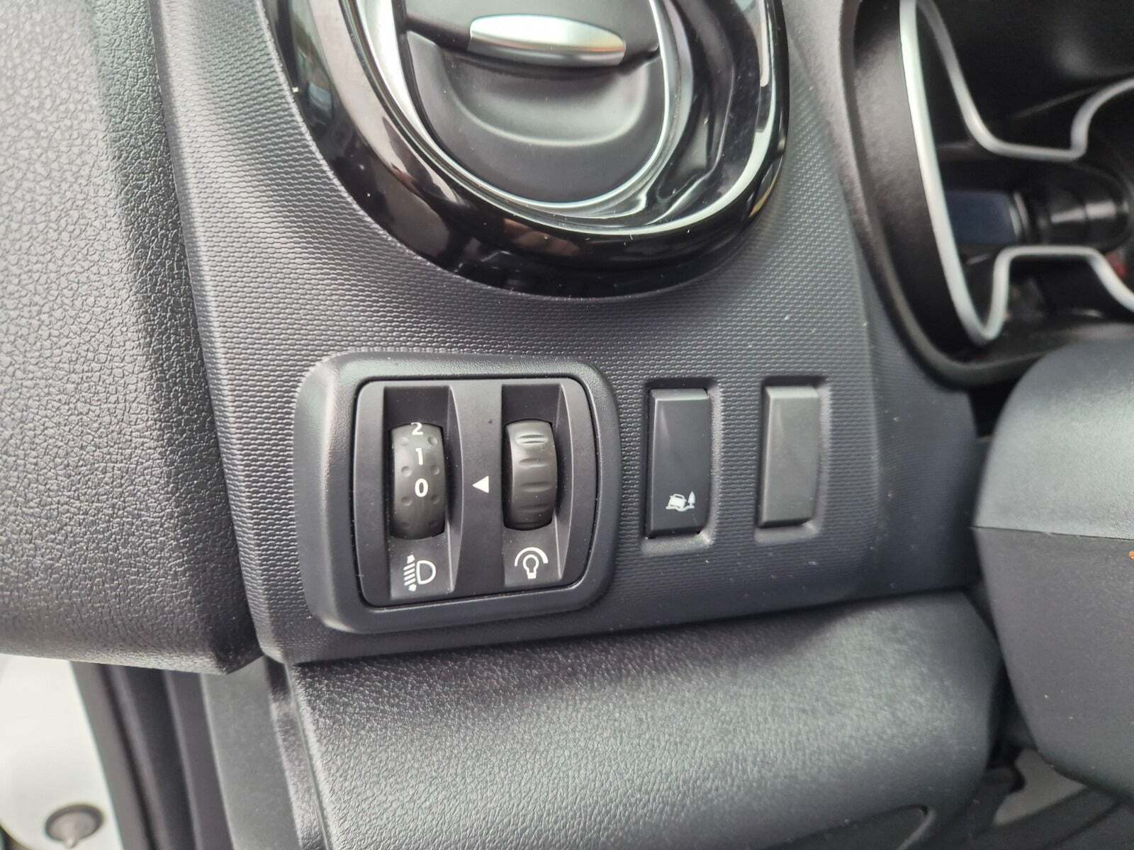 Hvid Renault Trafic T29 fra 2019