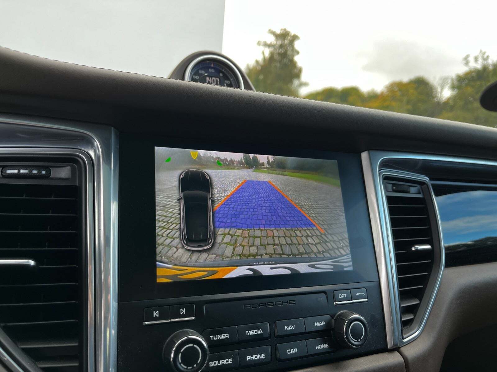 Grå Porsche Macan S fra 2016