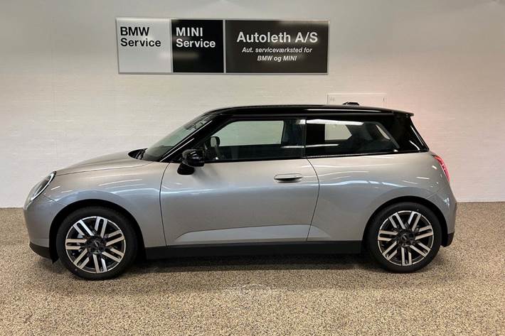Sølv Mini Cooper E fra 2024