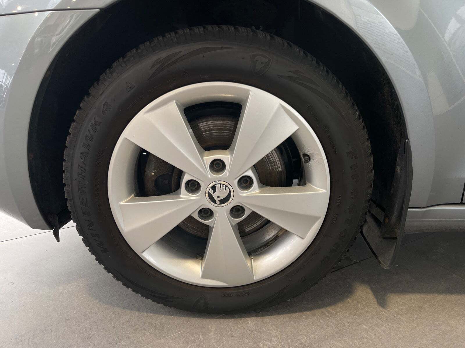 Grå Skoda Octavia fra 2014