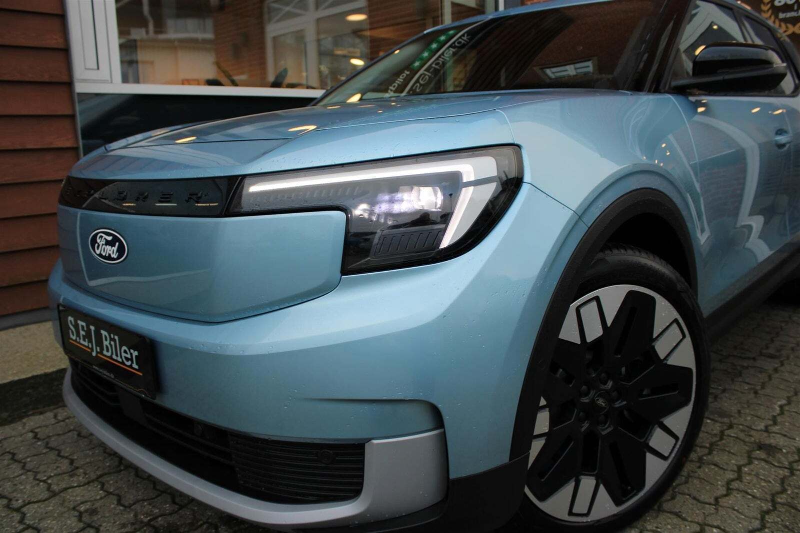 Ford Explorer 84 Select Extended Range