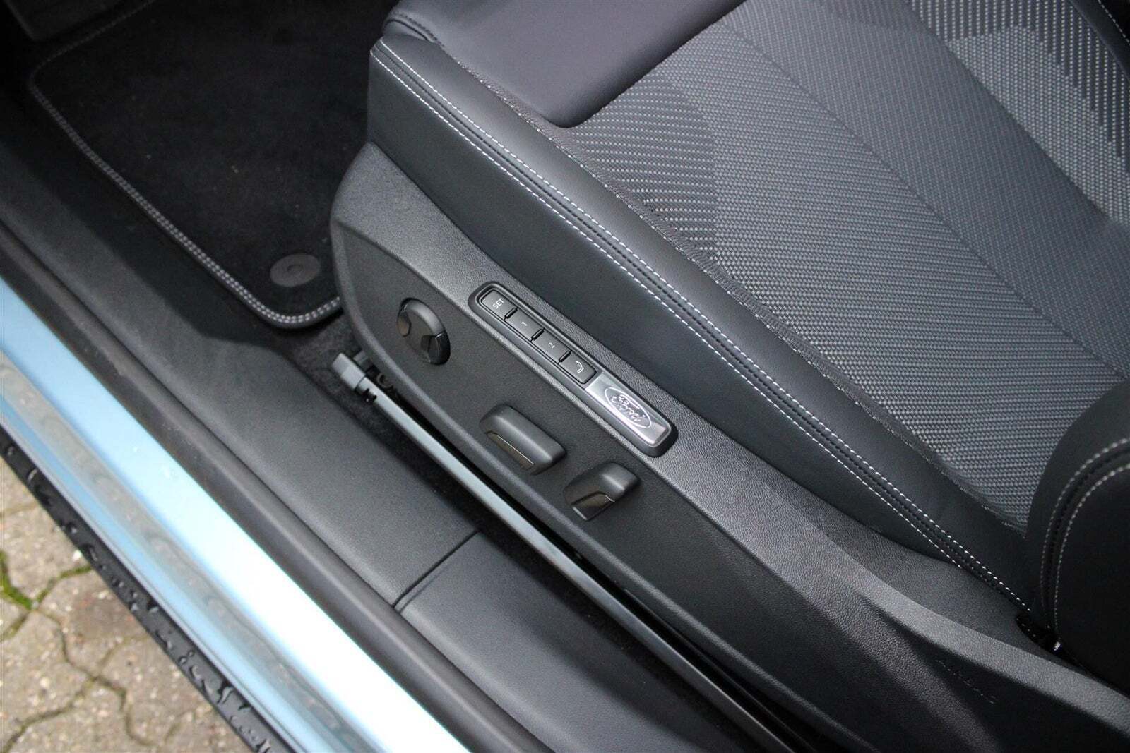 Ford Explorer 84 Select Extended Range