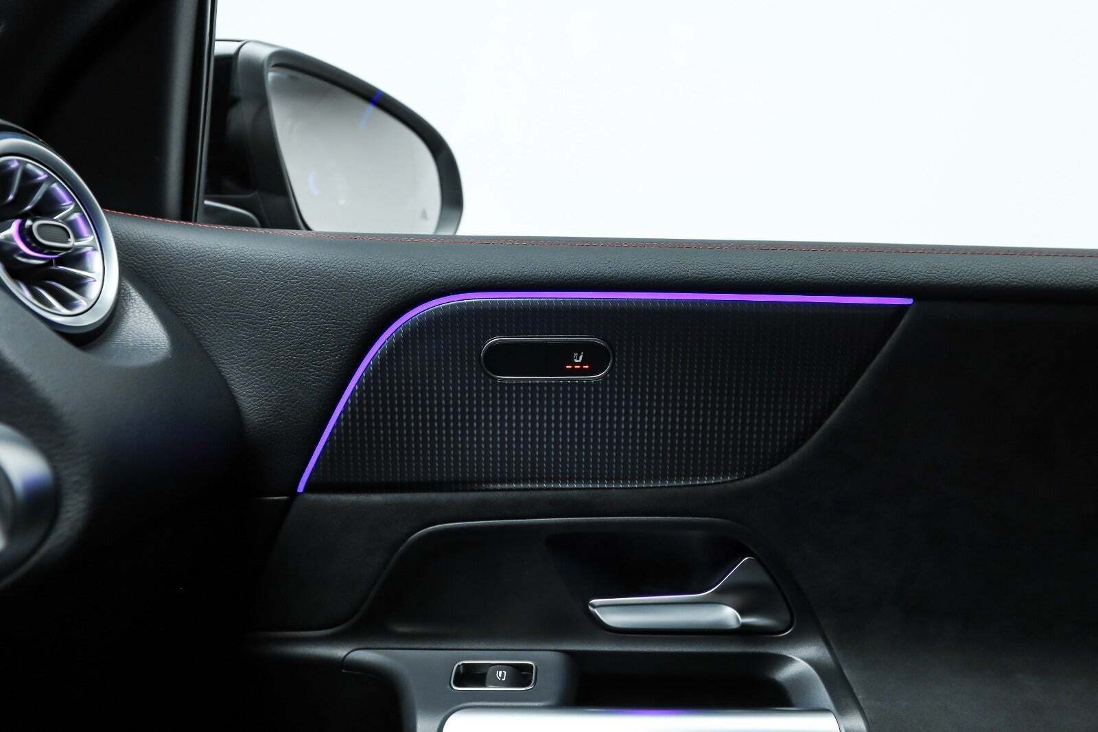 Grå Mercedes EQB350 fra 2023