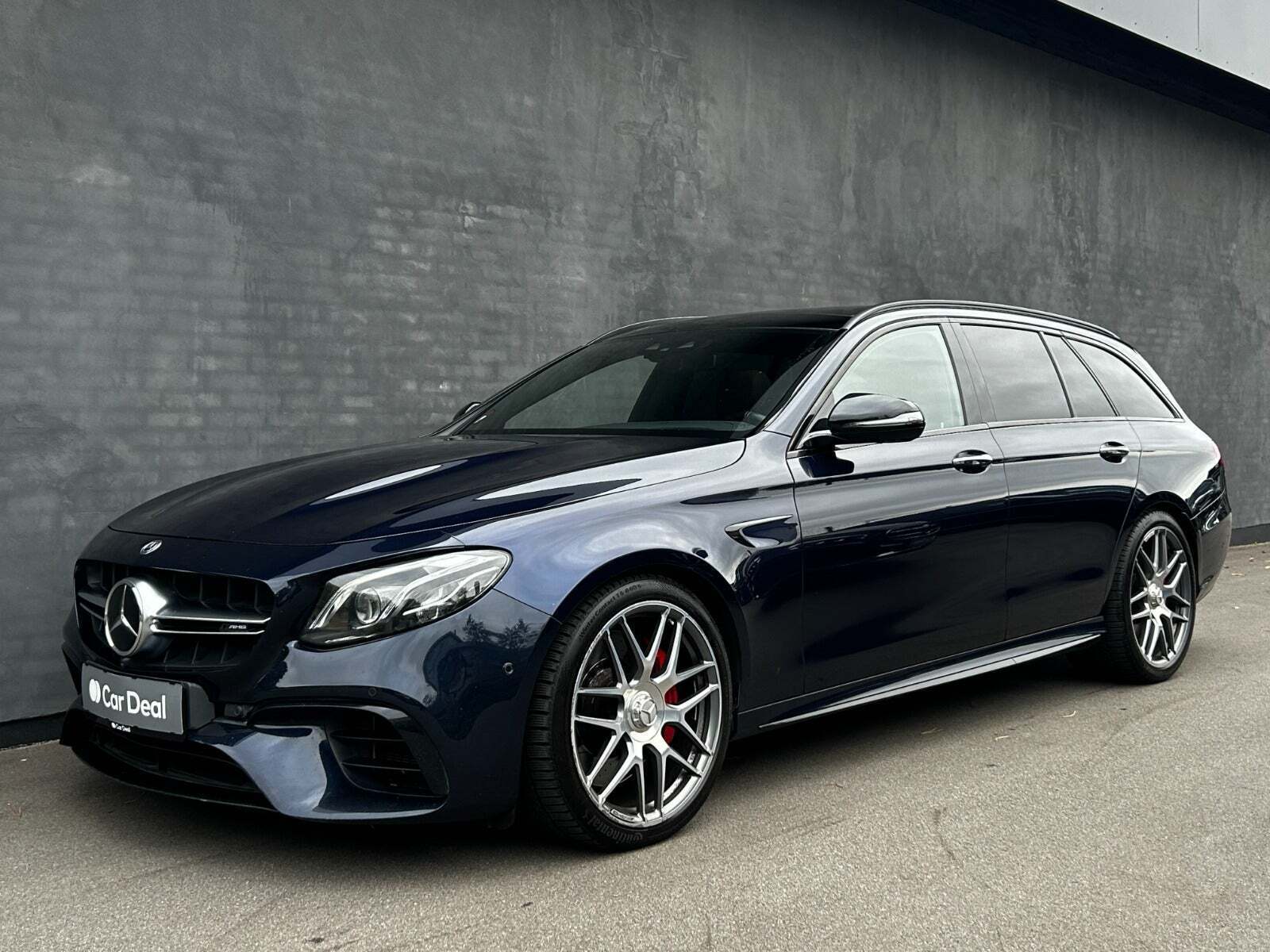 Blå Mercedes E63 fra 2017