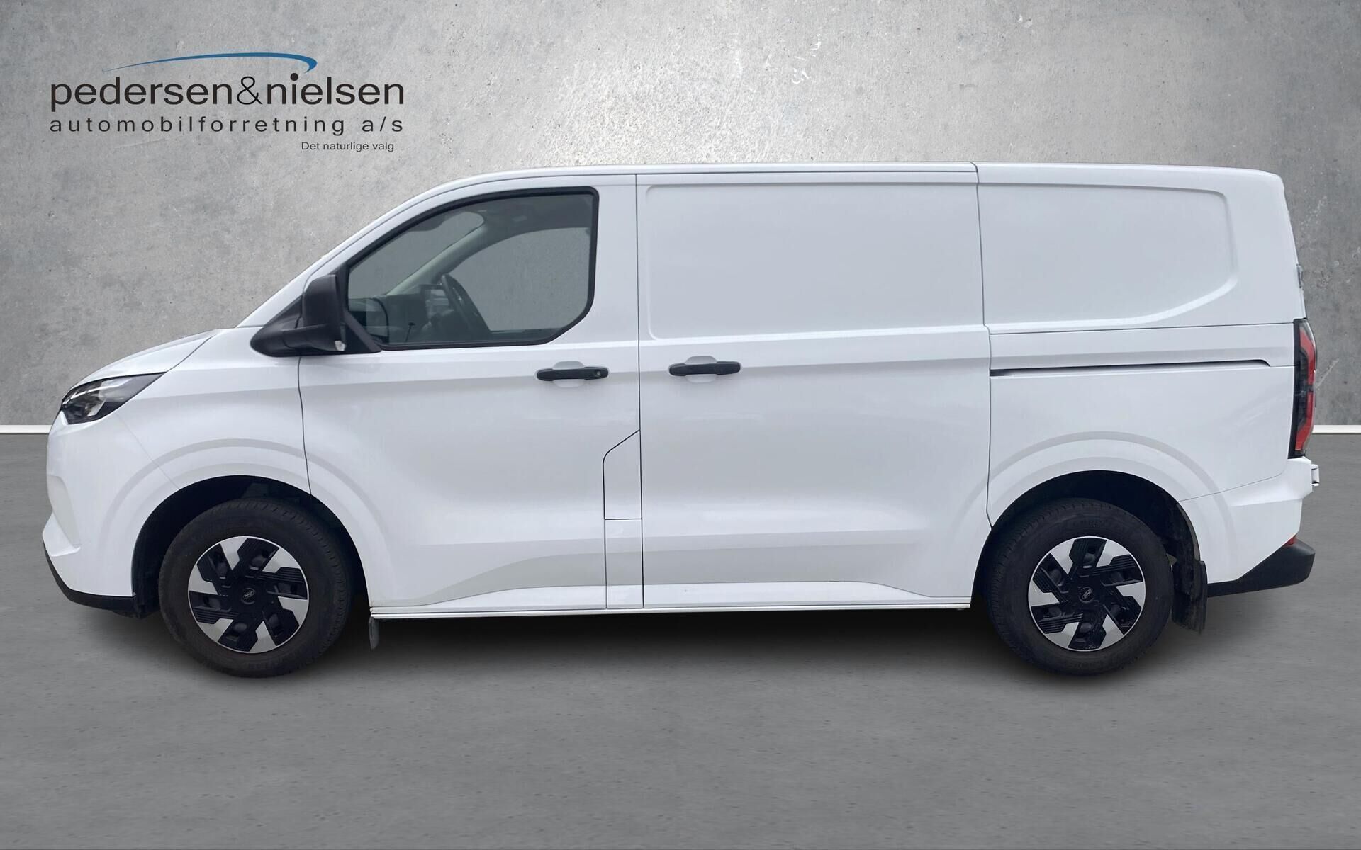 Ford E-Transit Custom 320 L1H1 EL Trend 218HK Van Aut.