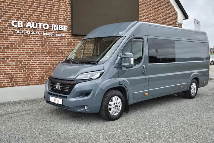 Grå Fiat Ducato fra 2022