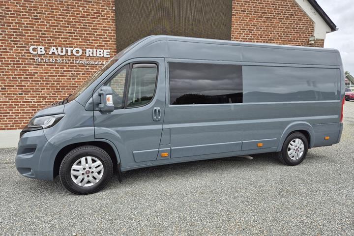 Grå Fiat Ducato fra 2022