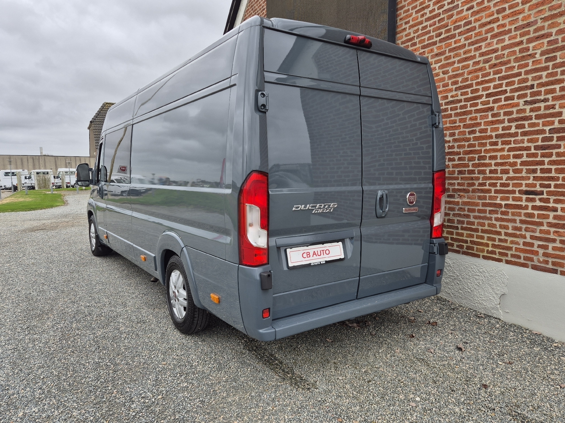 Grå Fiat Ducato fra 2022
