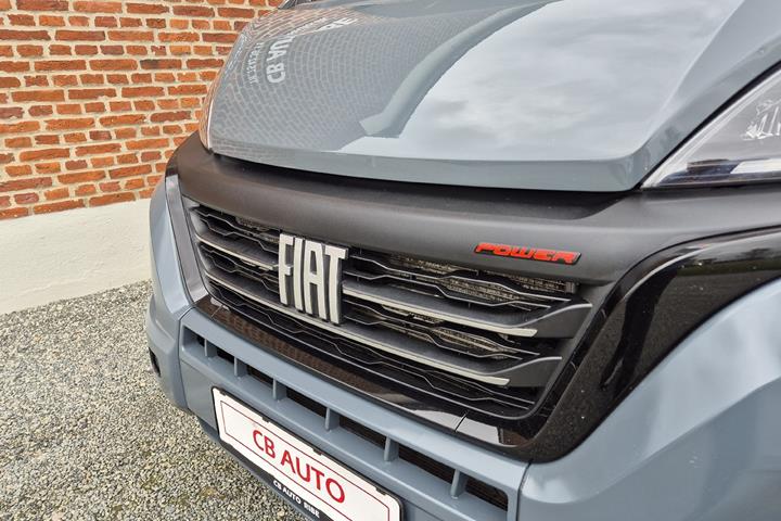 Grå Fiat Ducato fra 2022