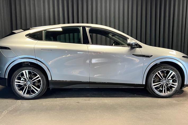 Grå Xpeng G6 fra 2024