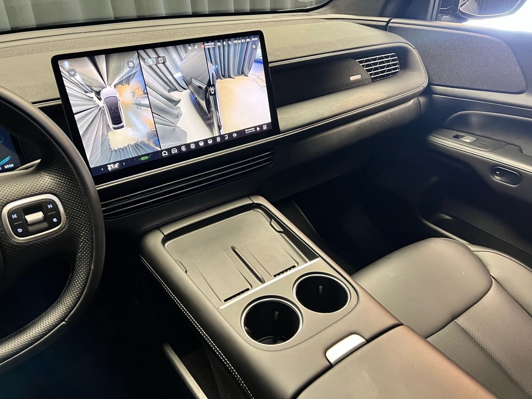 Grå Xpeng G6 fra 2024 set indefra