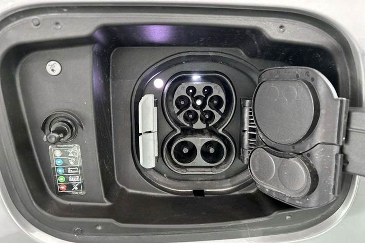 Sølv BMW iX1 fra 2025