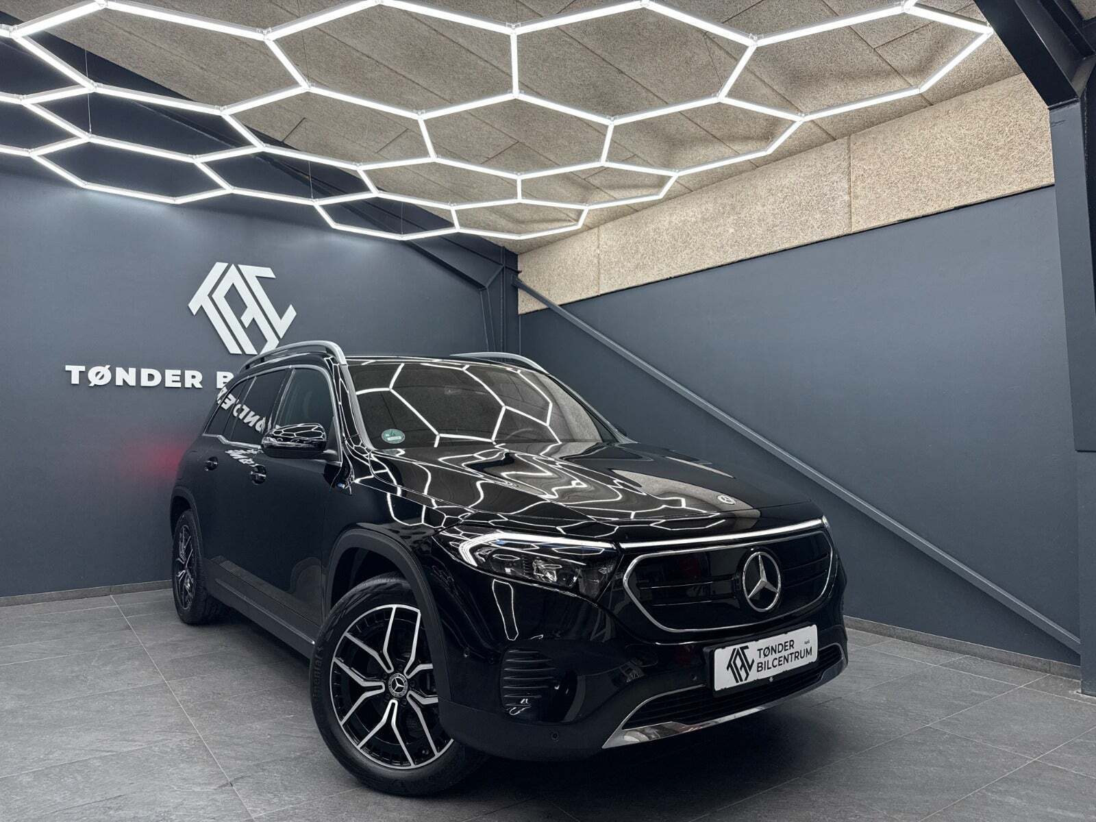 Sort Mercedes EQB300 fra 2022