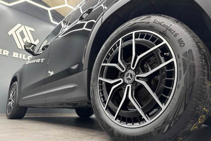 Sort Mercedes EQB300 fra 2022