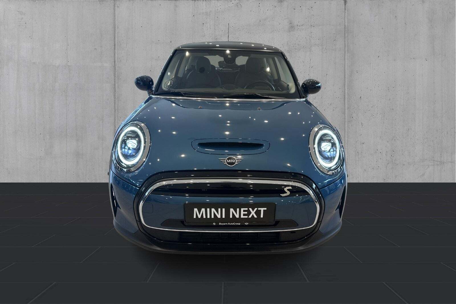 Blå Mini Cooper SE fra 2023
