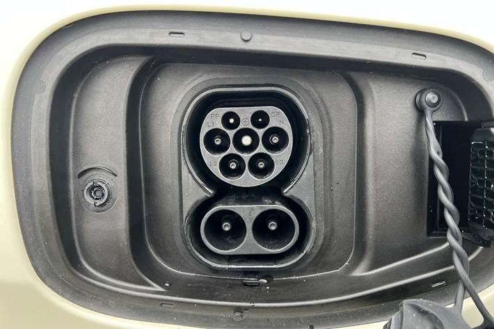 Hvid BYD Dolphin fra 2024