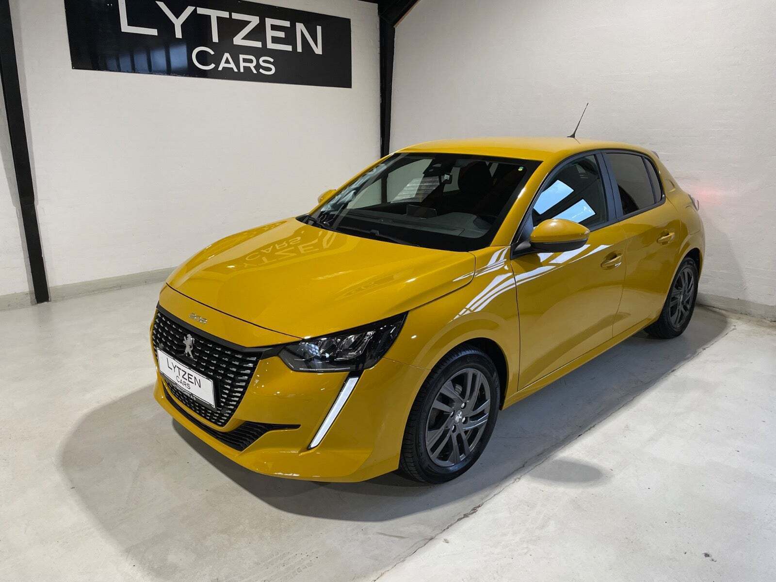 Gul Peugeot 208 fra 2020