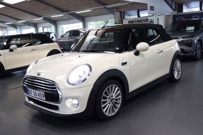 Hvid Mini Cooper fra 2017 set udefra
