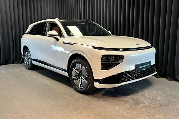 Hvid Xpeng G9 fra 2024 set udefra