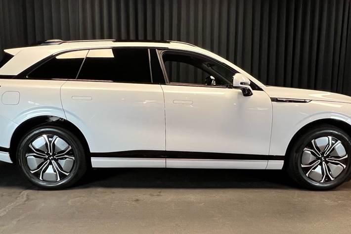 Hvid Xpeng G9 fra 2024