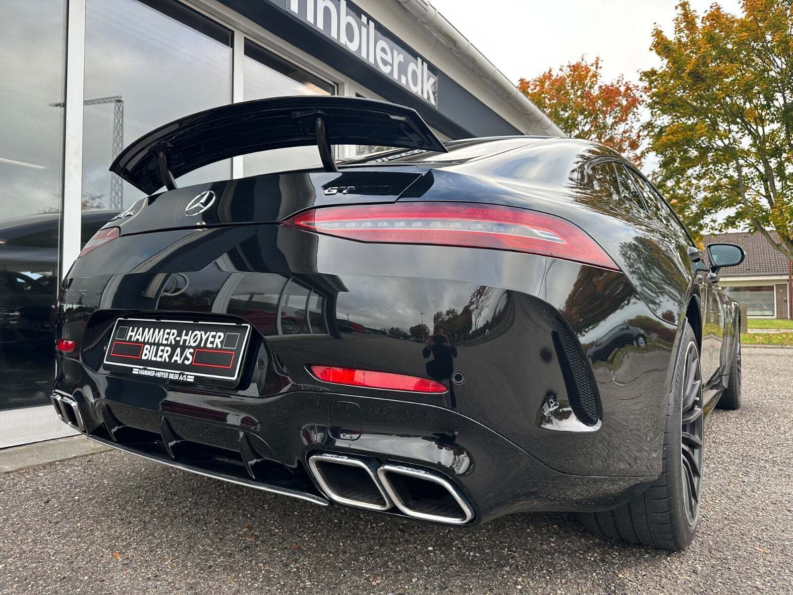Sort Mercedes AMG GT 43 fra 2019