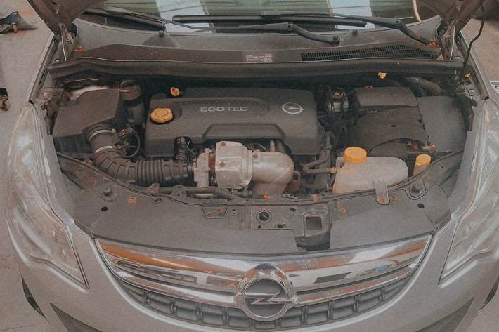 Sølv Opel Corsa fra 2011