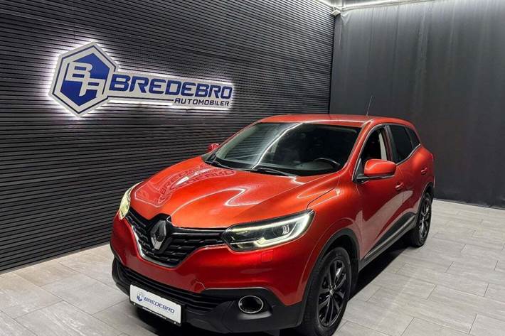 Rød Renault Kadjar fra 2015 set udefra