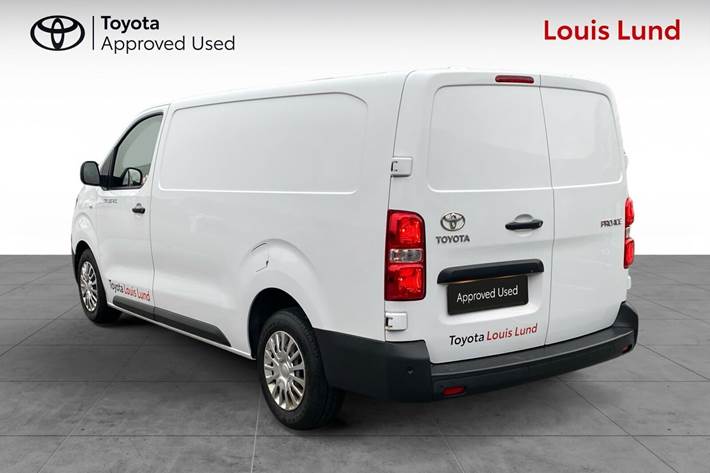 Hvid Toyota ProAce fra 2022
