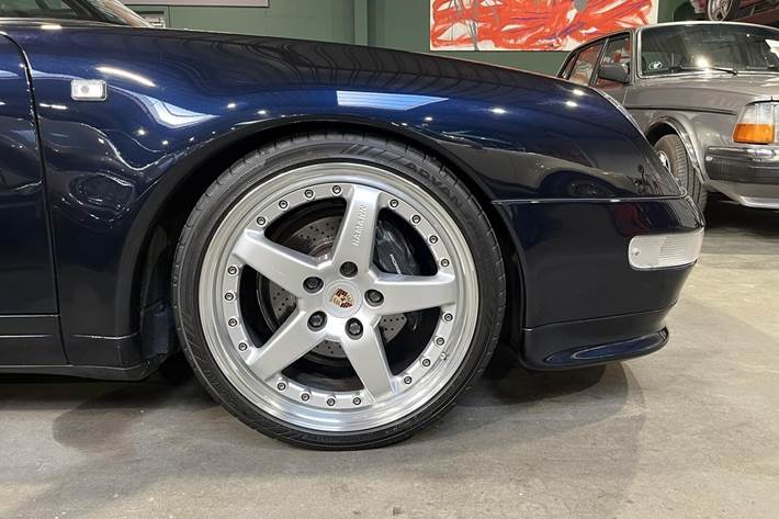 Blå Porsche 911 fra 1994