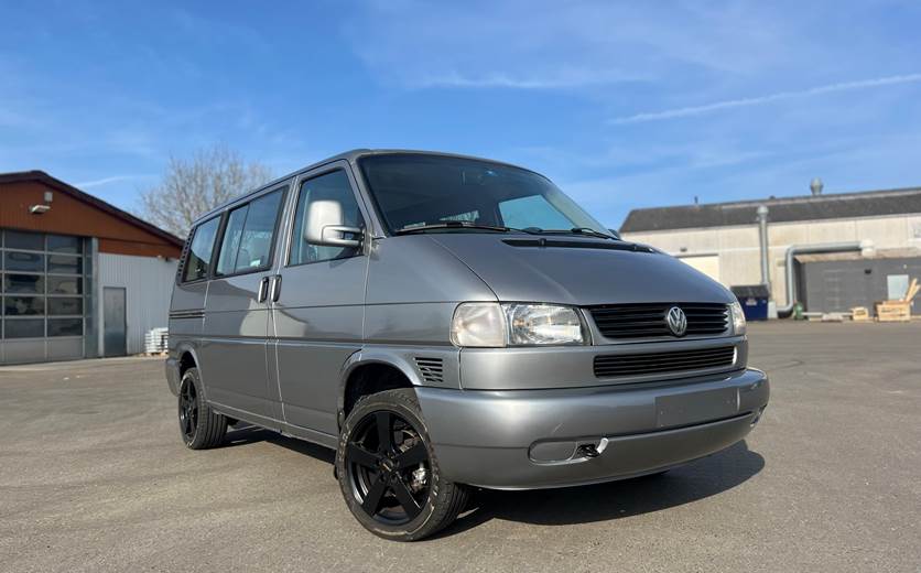 VW Caravelle 2,5 AUT.