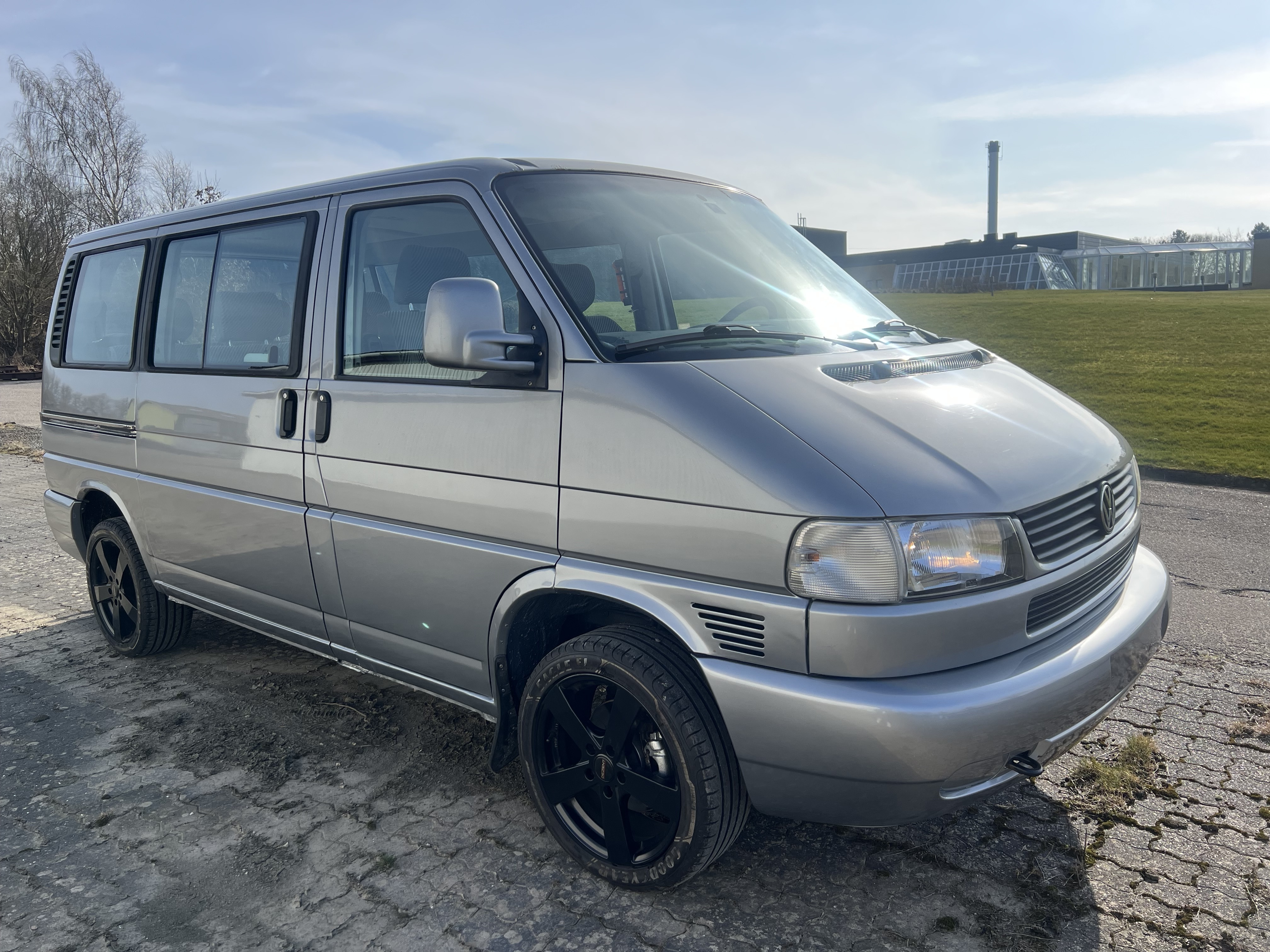 VW Caravelle 2,5 AUT.