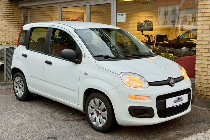 Hvid Fiat Panda fra 2016 set udefra