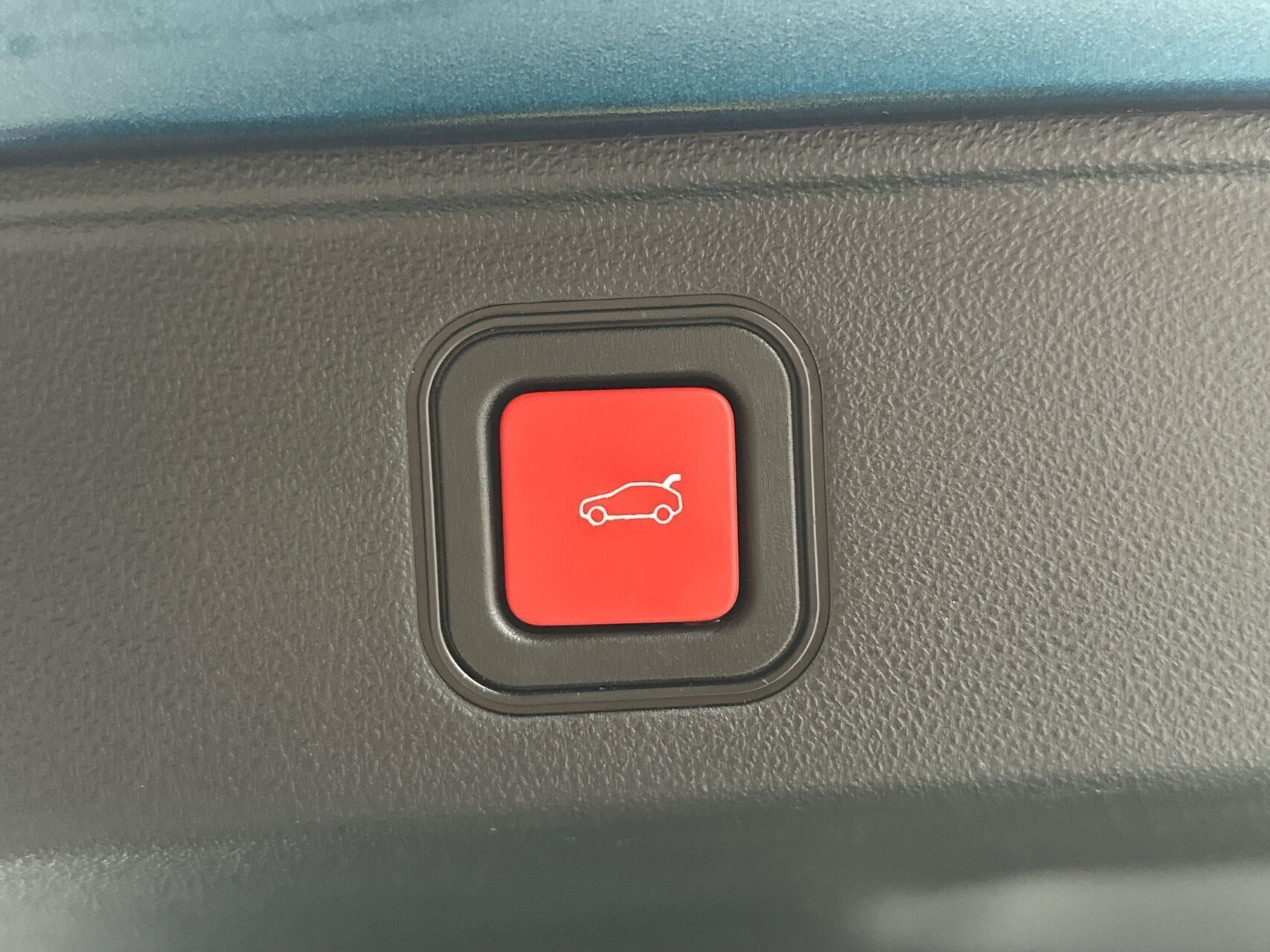 Blå Fiat 600e fra 2024