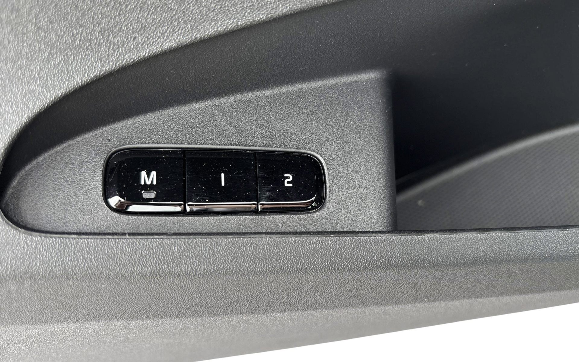 Sort Polestar 2 fra 2025