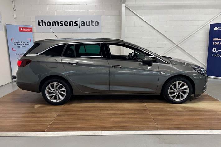 Grå Opel Astra fra 2020
