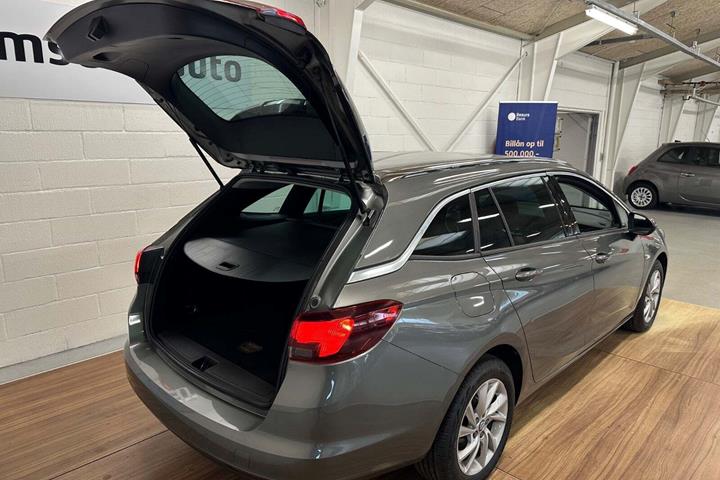 Grå Opel Astra fra 2020