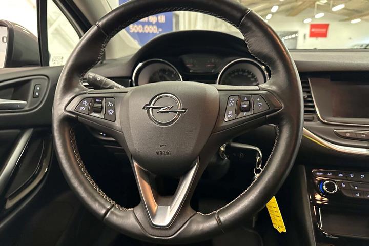 Grå Opel Astra fra 2020