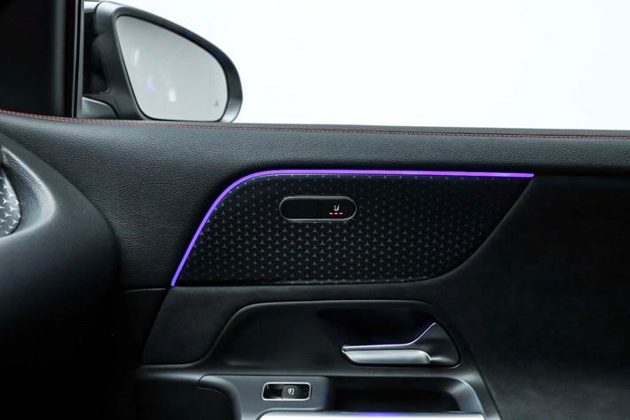 Sort Mercedes EQA250+ fra 2024