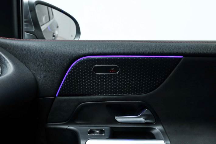 Grå Mercedes EQA250+ fra 2024