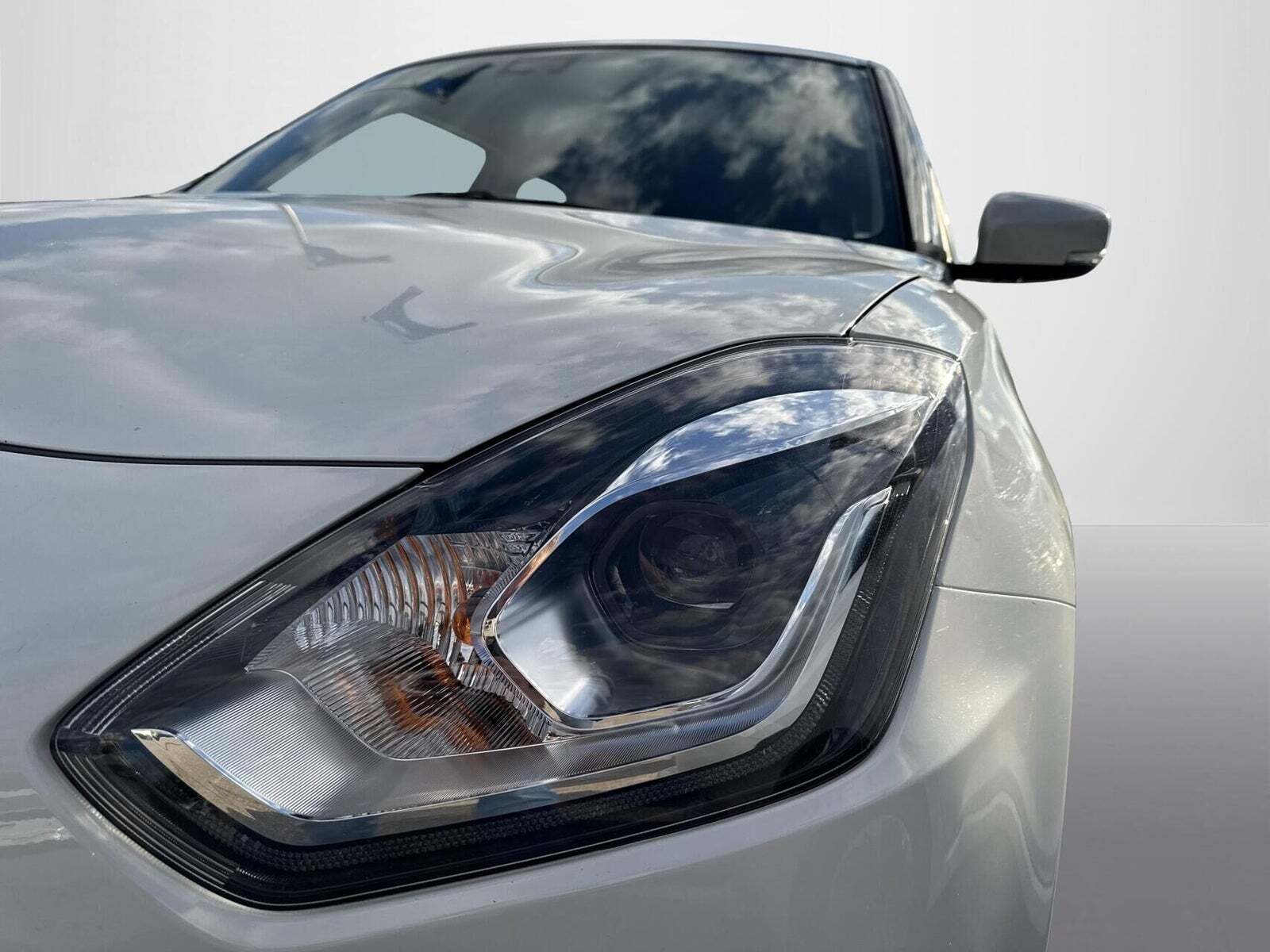 Hvid Suzuki Swift fra 2023