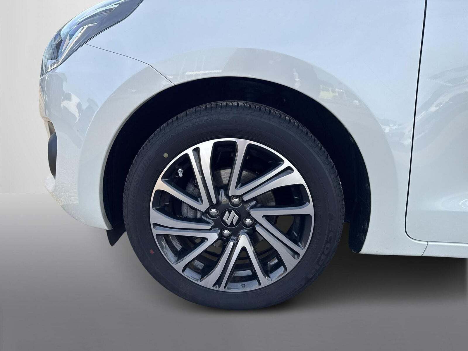 Hvid Suzuki Swift fra 2023