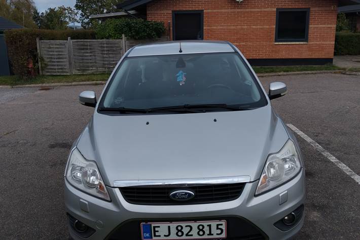 Sølv Ford Focus fra 2008